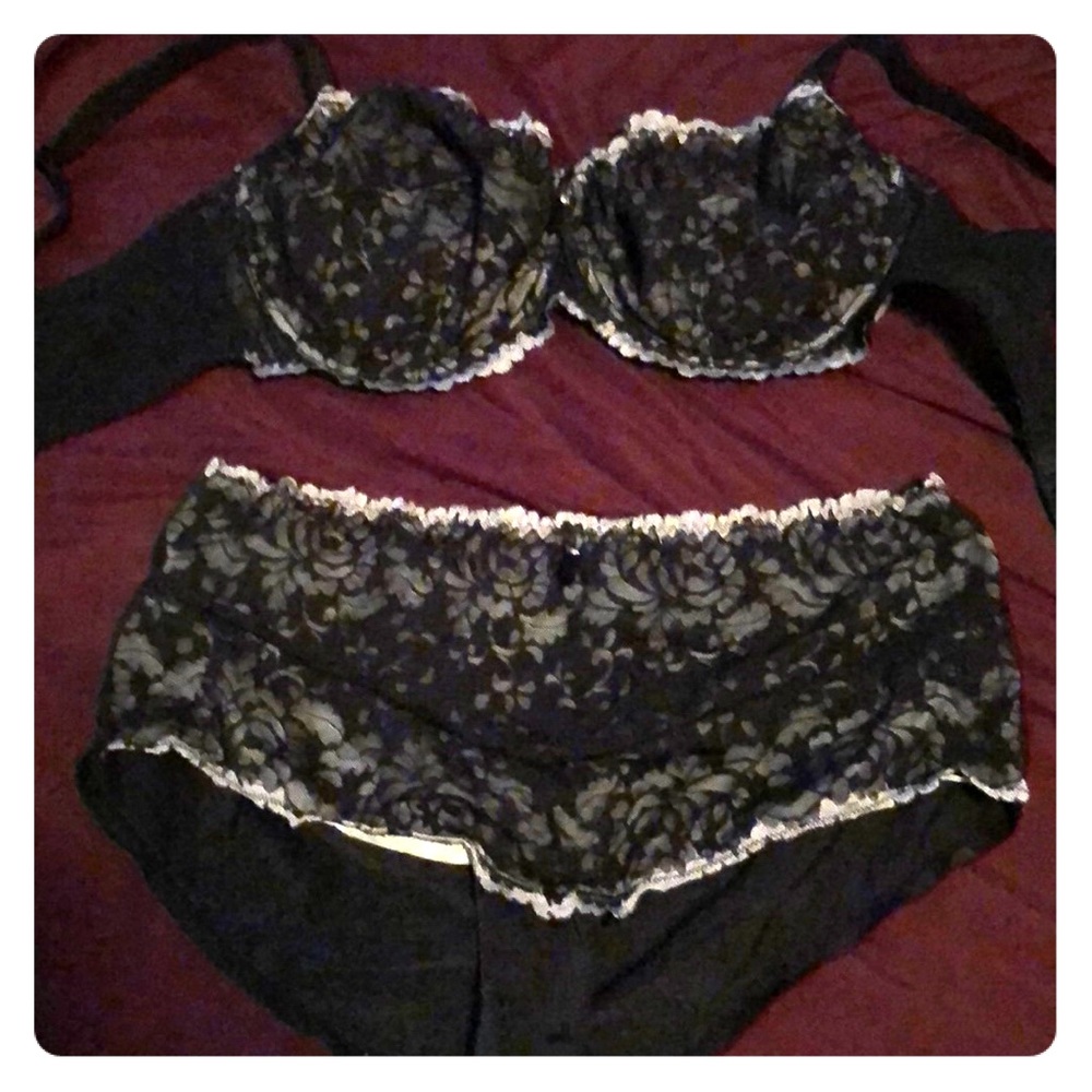 Lace Bra and panty set 36F bra and XL panties